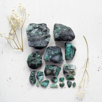 Emerald - Beryl var. - Rough