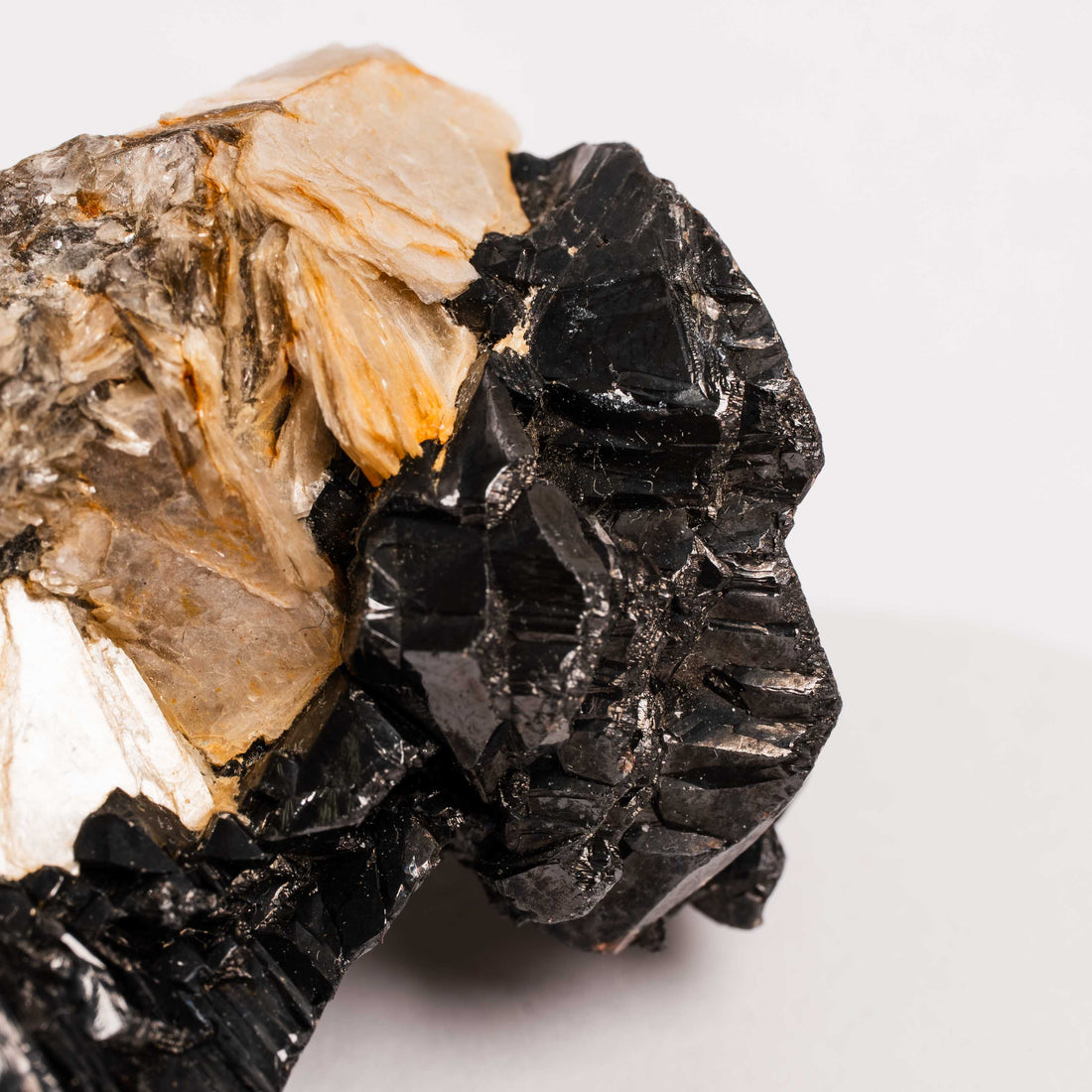 Cassiterite on Mica