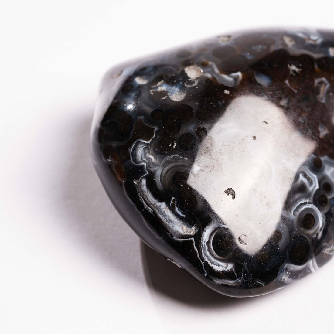 Agate, Enhydro