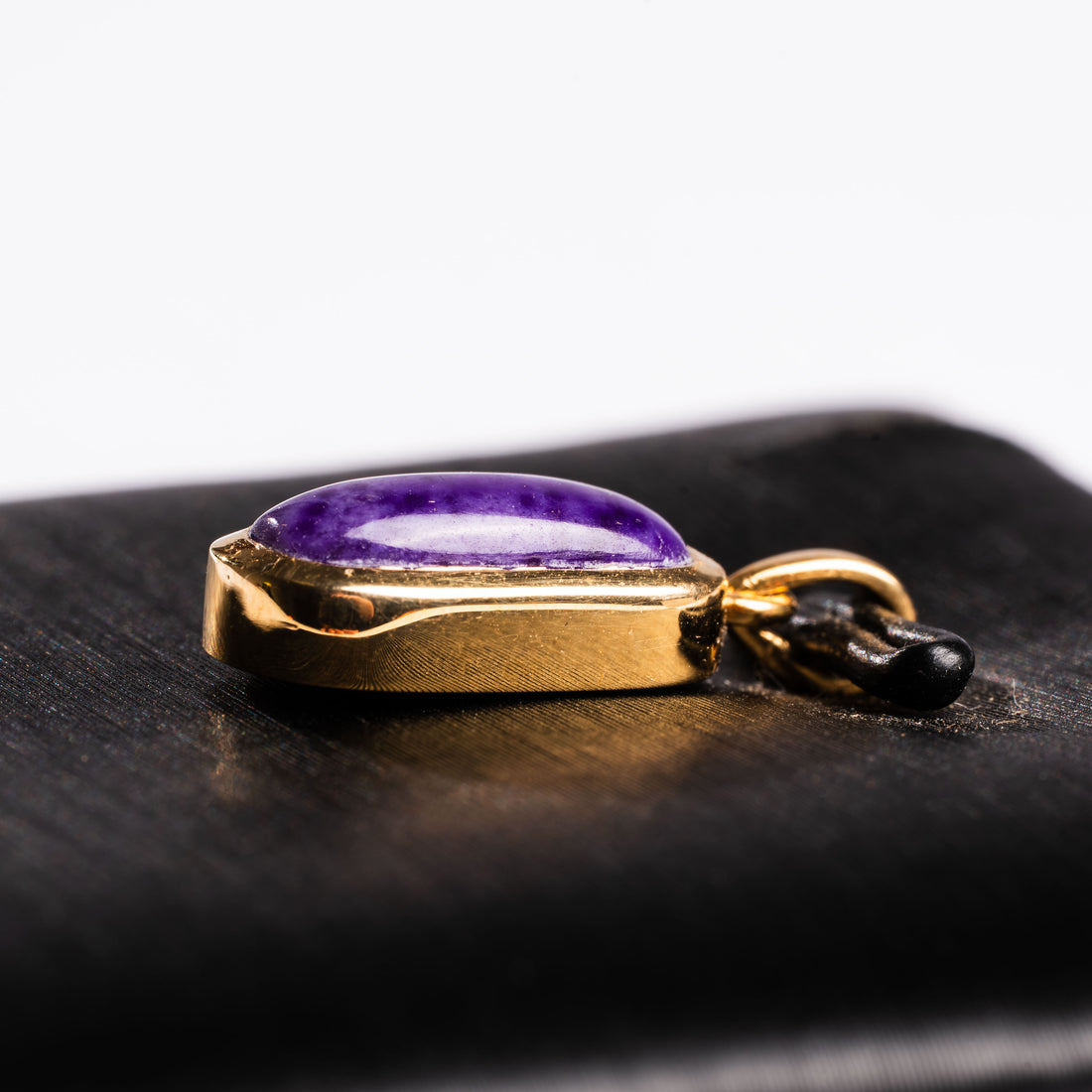 Sugilite - Pendant in Gold