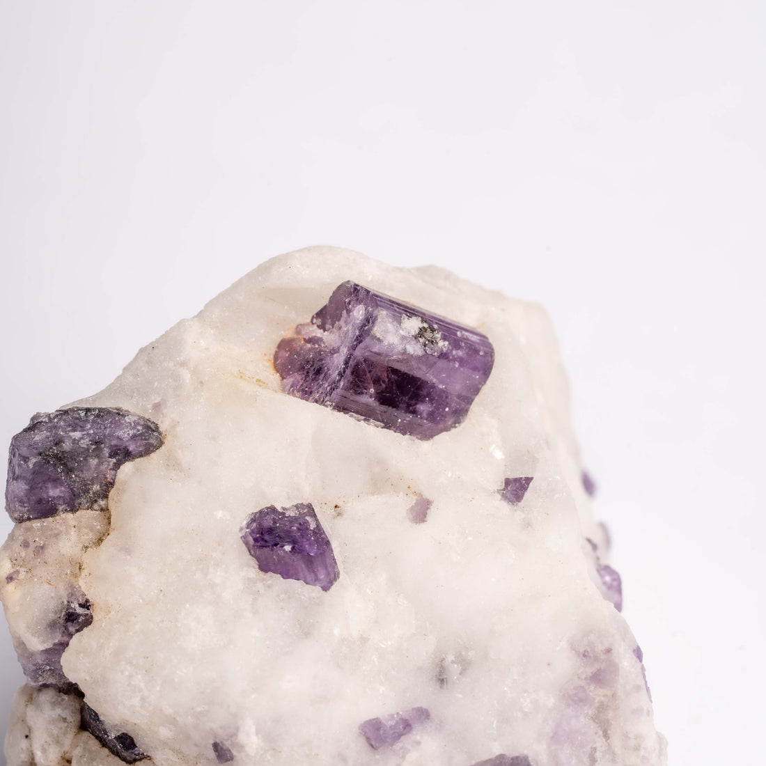 Scapolite, Purple