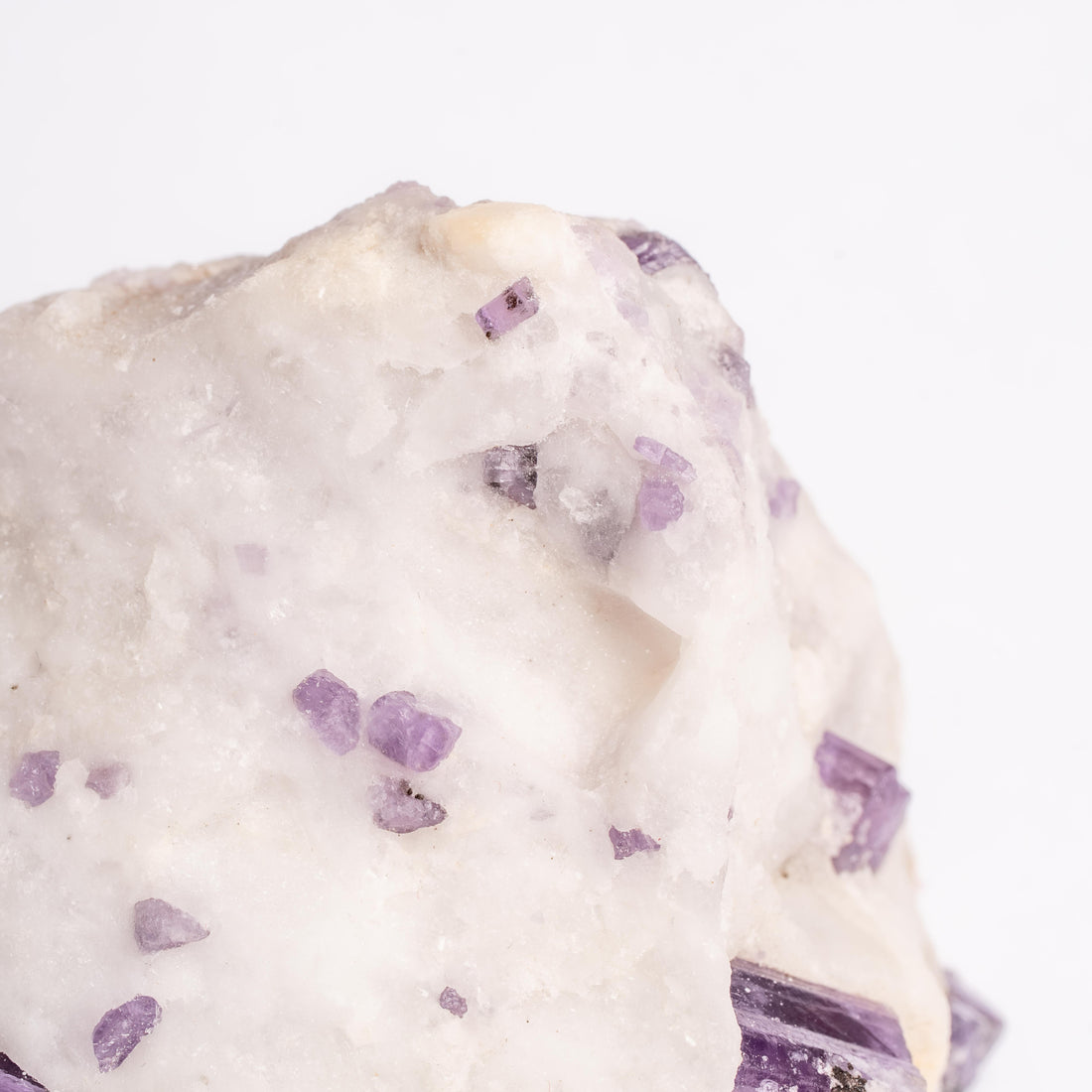 Scapolite, Purple