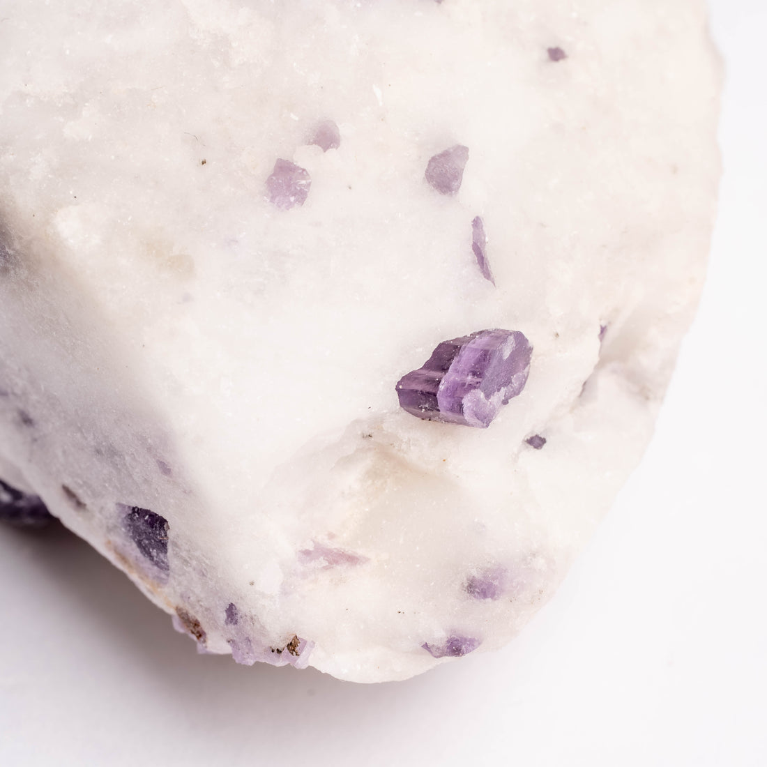 Scapolite, Purple