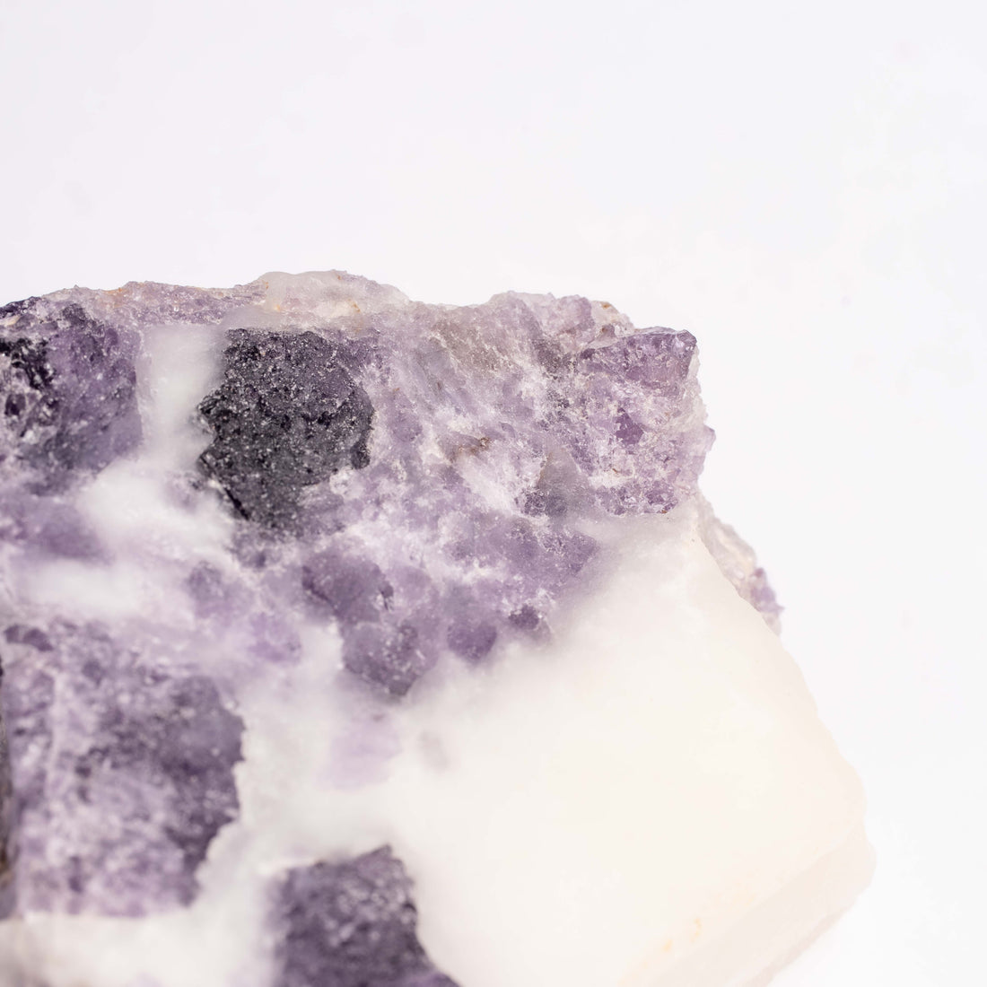 Scapolite, Purple